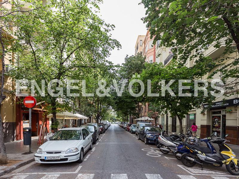 Foto 33bbd182-ef8d-4492-8b74-fd5f59d6423b. Apartamento preciosa vivienda en calle ciscar con terraza y plaza de garaje en Valencia