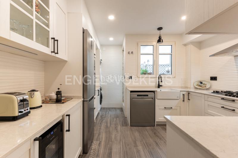 Foto 5e1109f2-0f8e-4b3b-8274-94c1caf8f23b. Apartamento preciosa vivienda en calle ciscar con terraza y plaza de garaje en Valencia