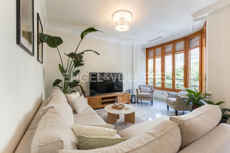 Foto 83faacef-6003-4717-8661-bfc3b7d1e265. Apartamento preciosa vivienda en calle ciscar con terraza y plaza de garaje en Valencia
