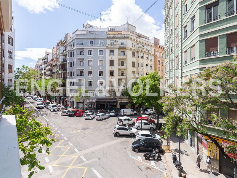 Foto b7d90e7d-facd-4b4f-80f7-2d906571e54b. Apartamento preciosa vivienda en calle ciscar con terraza y plaza de garaje en Valencia