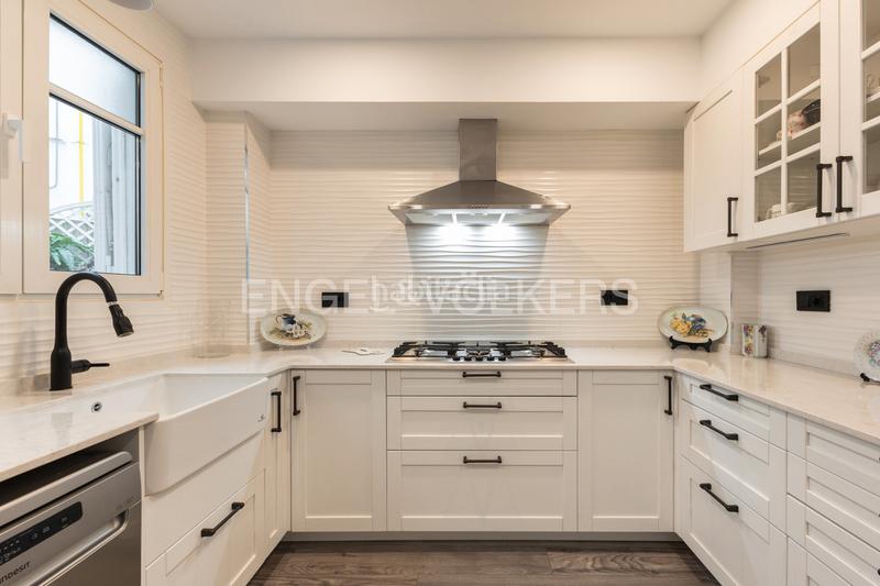 Foto e40f13c3-92e8-4627-b900-8039bc57d61c. Apartamento preciosa vivienda en calle ciscar con terraza y plaza de garaje en Valencia