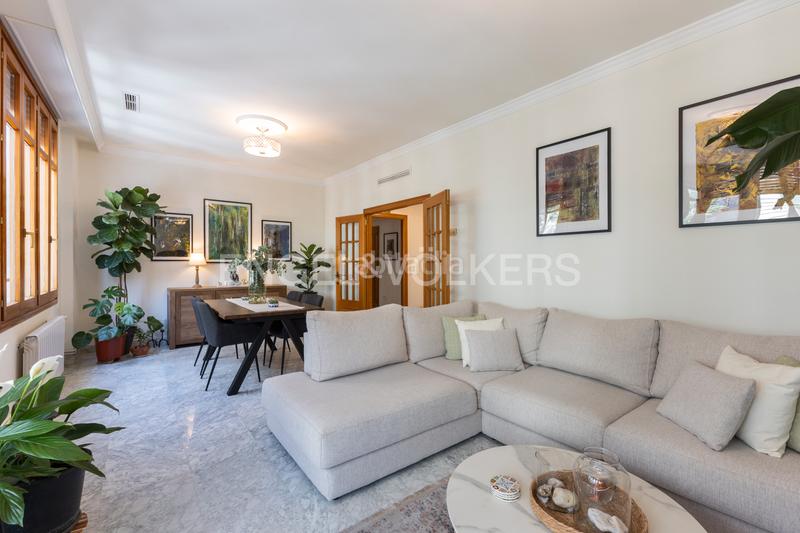Foto e56b203f-a44b-45d3-bad7-15b04b219f0c. Apartamento preciosa vivienda en calle ciscar con terraza y plaza de garaje en Valencia