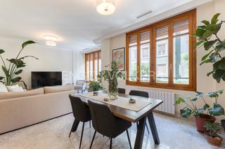 Appartement à Gran Via. Preciosa vivienda en calle ciscar con terraza y plaza de garaje