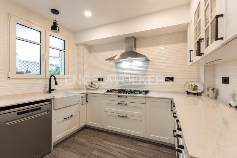 Foto ed46b4d9-3271-4061-9bf5-3d786e43601b. Apartamento preciosa vivienda en calle ciscar con terraza y plaza de garaje en Valencia