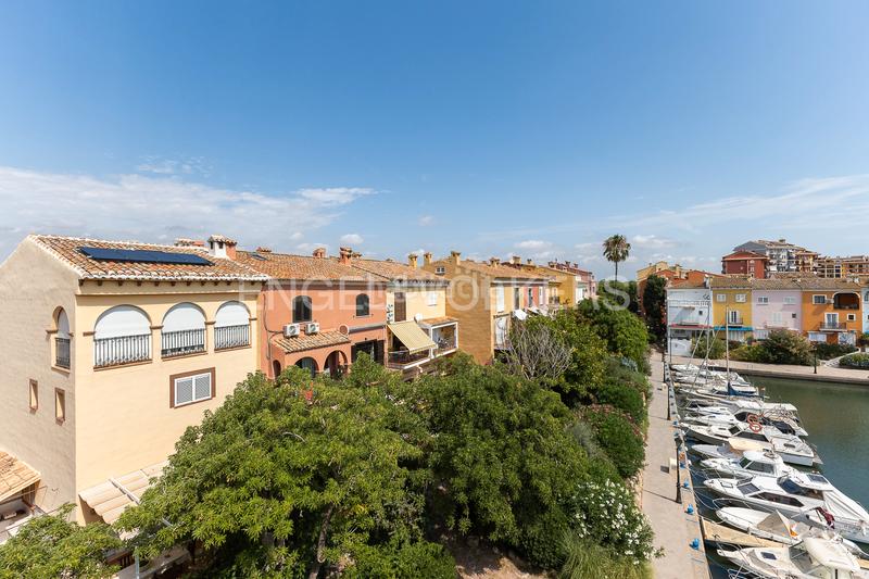 Foto 11077f90-48cb-41c9-b20c-c2c2e7859a7a. Casa magnífica casa con vistas en Port Saplaya en Alboraya