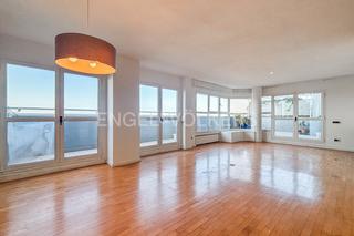 Location Duplex à Ciutat Jardí. Dúplex con terraza en ciudad jardín