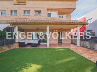 Rent House in Zona Avenida Alta - Auditorio. Preciosa casa adosada con piscina en el vedat de torrente