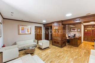 Appartement in La Xerea. Vivienda de 262 metros junto con dos bajos comerciales en la xer