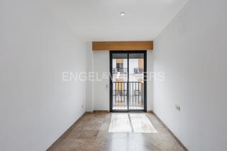 Rent Apartment  Carrer del convent de jerusalem. Experiencia de lujo en apartamento urbano de valència, con balcó