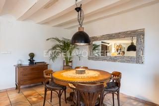 House in Requena. Casa capricho bodega centenaria y espacios creativos en requena