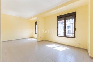 Apartamento en El Mercat. Amplia y luminosa propiedad en el centro histórico con vistas de