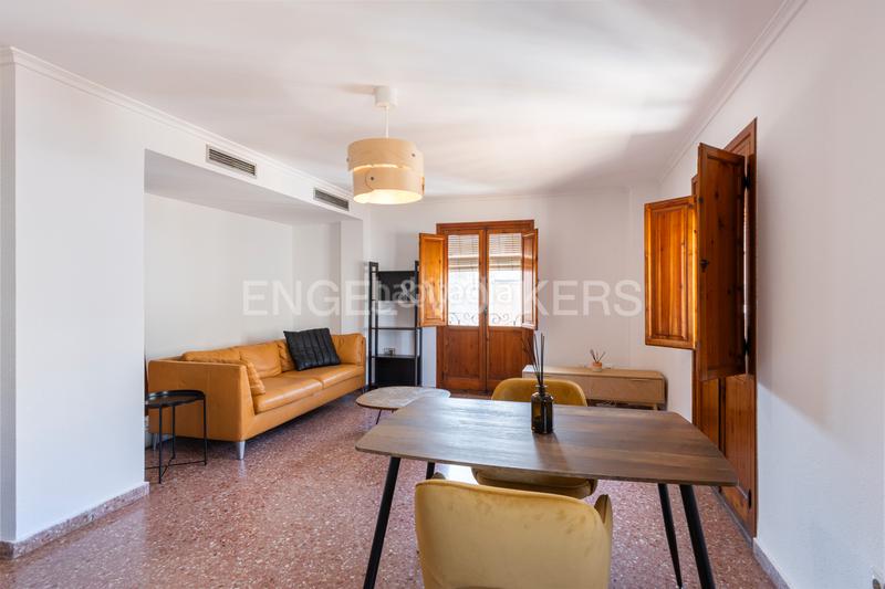 Foto 88946e38-7f15-4a08-a3ea-8c5aedd7a5b6. Ático luminoso duplex rodeado de balcones en finca clasica en la xerea en Valencia