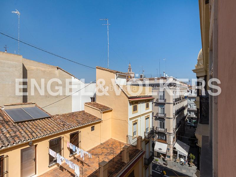 Foto ac65ed1c-72ff-4d04-bf78-9da0ca5edae0. Ático luminoso duplex rodeado de balcones en finca clasica en la xerea en Valencia