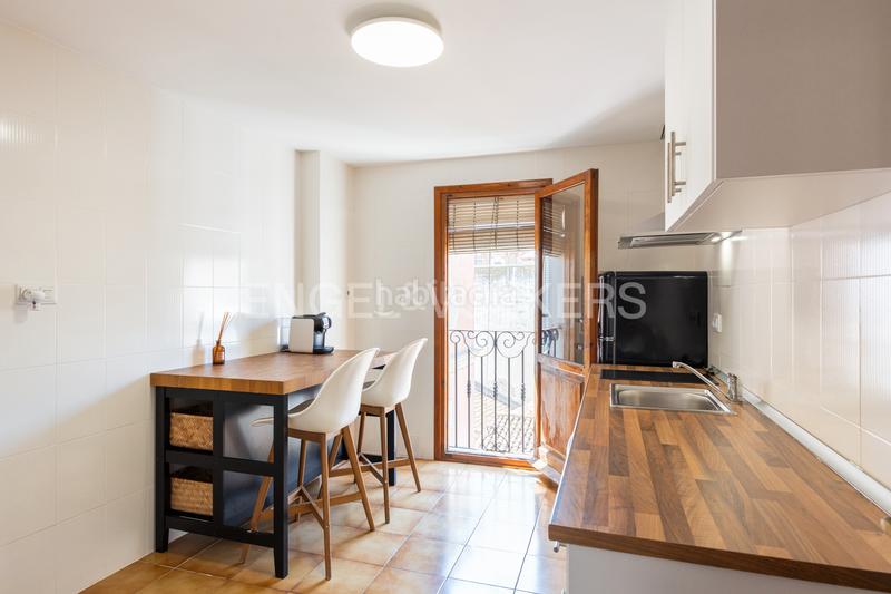 Foto bf2c2b20-4d82-4e53-9d9c-d661dc3aab1e. Ático luminoso duplex rodeado de balcones en finca clasica en la xerea en Valencia