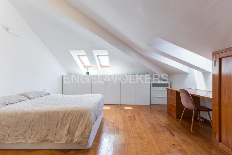 Foto d14fe736-8dd2-435b-8520-ce3764913960. Ático luminoso duplex rodeado de balcones en finca clasica en la xerea en Valencia