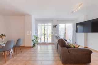 Lloguer Casa  C. 20. Exquisito adosado con terraza y piscina comunitaria en el bosque