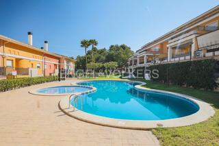 Lloguer Casa  C. 20. Exquisito adosado con terraza y piscina comunitaria en el bosque