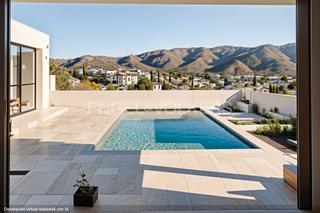 Maison à Beniarbeig. Villa de diseño moderno con piscina interior y exterior, spa y v