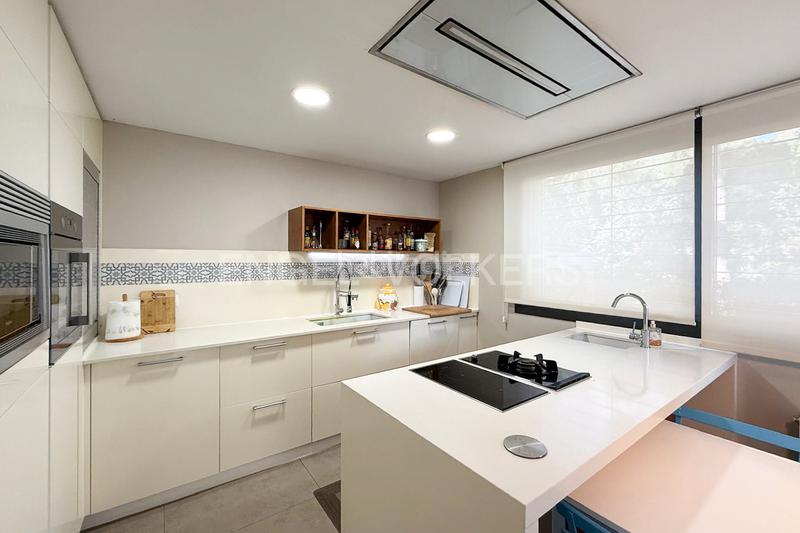 Foto de8c1840-f9c5-4dd2-b4d5-d8f0dfe8659d. Miete haus mit heizung parking pool in Godella