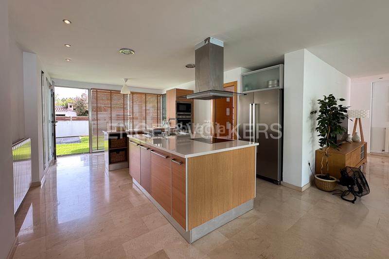 Foto d4454b37-15de-4e1d-acf1-a3c41ae13cb4. Alquiler casa excepcional residencia de lujo con piscina privada en Sagunt