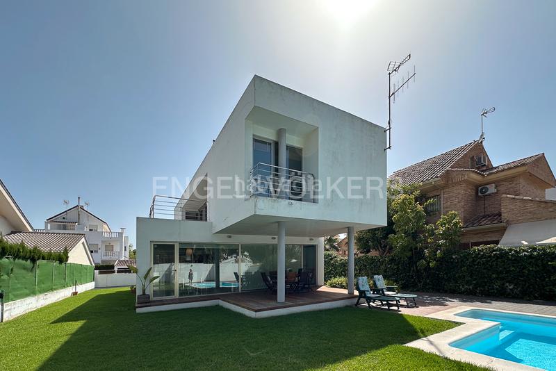 Foto da18d133-bf36-4c24-991f-92bbe583c8c4. Alquiler casa excepcional residencia de lujo con piscina privada en Sagunt