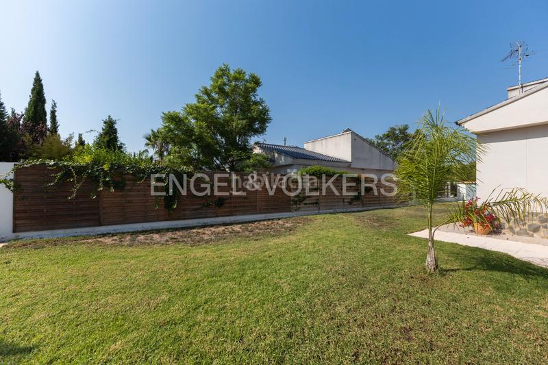 Foto 1282c0fe-ecb1-4ff8-80a6-9a3b7306af27. Casa moderno unifamiliar con piscina en Olocau