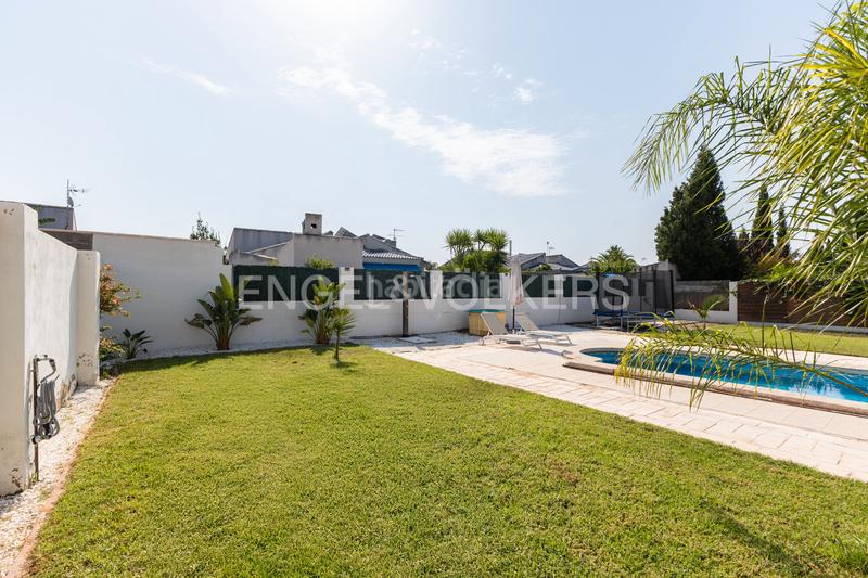 Foto 1d0272a9-ae78-46a4-83d6-833a37b1f595. Casa moderno unifamiliar con piscina en Olocau