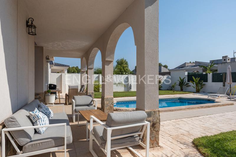 Foto 1e4ac0a1-8967-4a93-bf9f-3f6352252d89. Casa moderno unifamiliar con piscina en Olocau