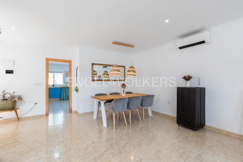 Foto 2c89a683-61a4-4af9-9cd3-2fbbef916366. Casa moderno unifamiliar con piscina en Olocau