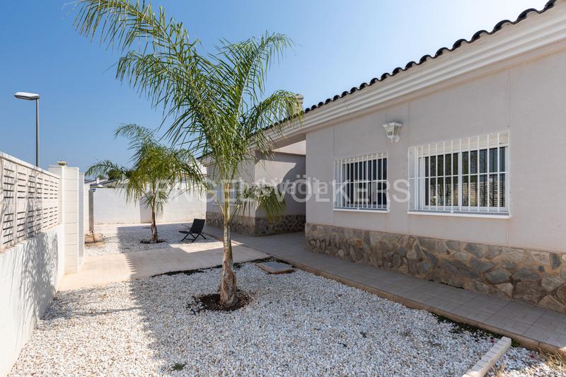 Foto 2f1a0130-b78d-4664-8a7c-e539e94e0b0c. Casa moderno unifamiliar con piscina en Olocau