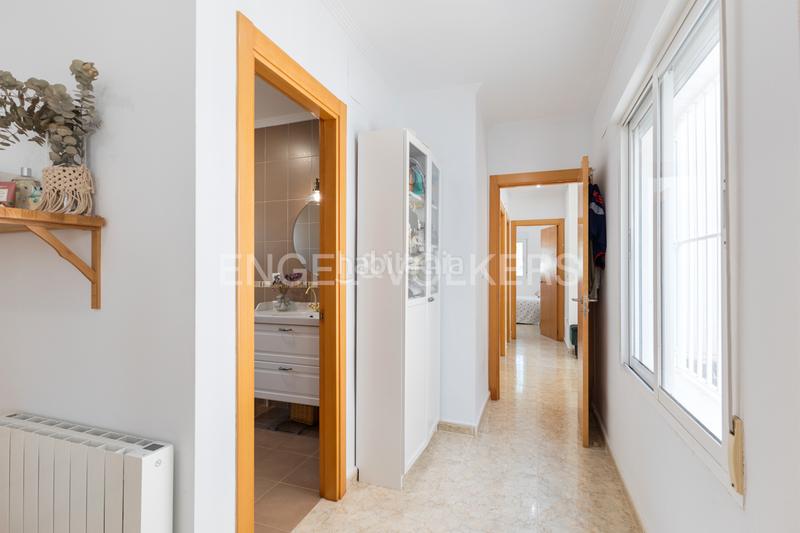 Foto 4e34c1b9-1d96-49de-95c6-7713b26e88c8. Casa moderno unifamiliar con piscina en Olocau