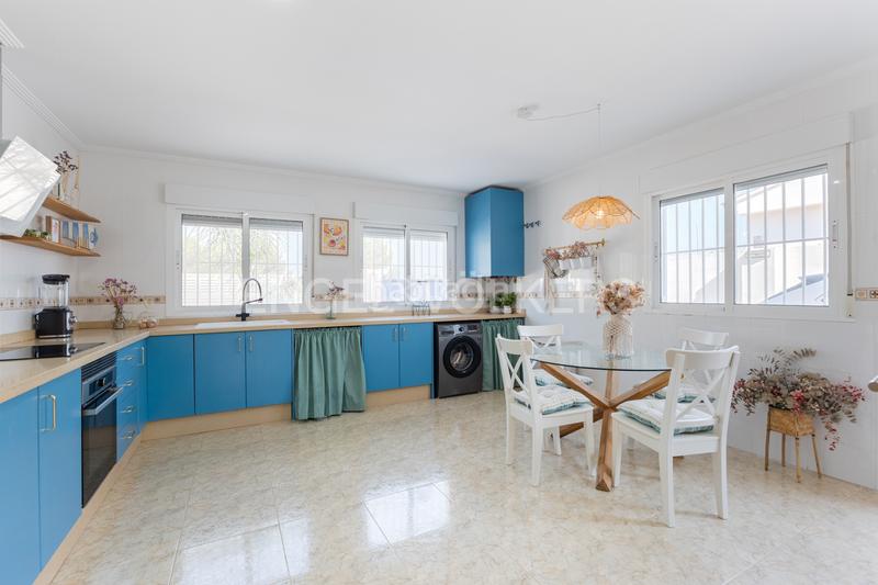 Foto 68874808-bd65-46dd-9bbb-bc9bbe949615. Casa moderno unifamiliar con piscina en Olocau