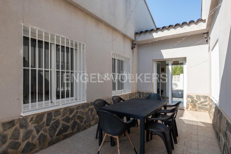 Foto 6f907729-d66e-4d7b-9f1c-a36e8df0f131. Casa moderno unifamiliar con piscina en Olocau