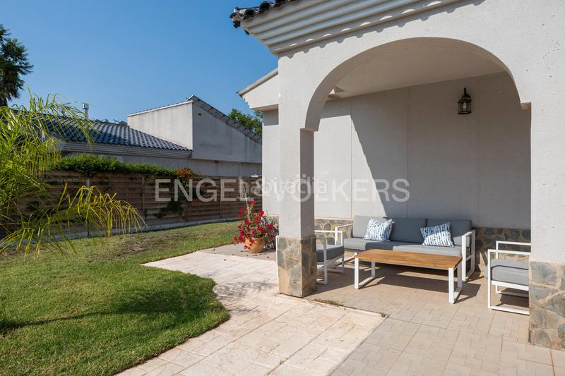 Foto 958464ef-cf3d-45fc-a6ef-62e7317b6db9. Casa moderno unifamiliar con piscina en Olocau