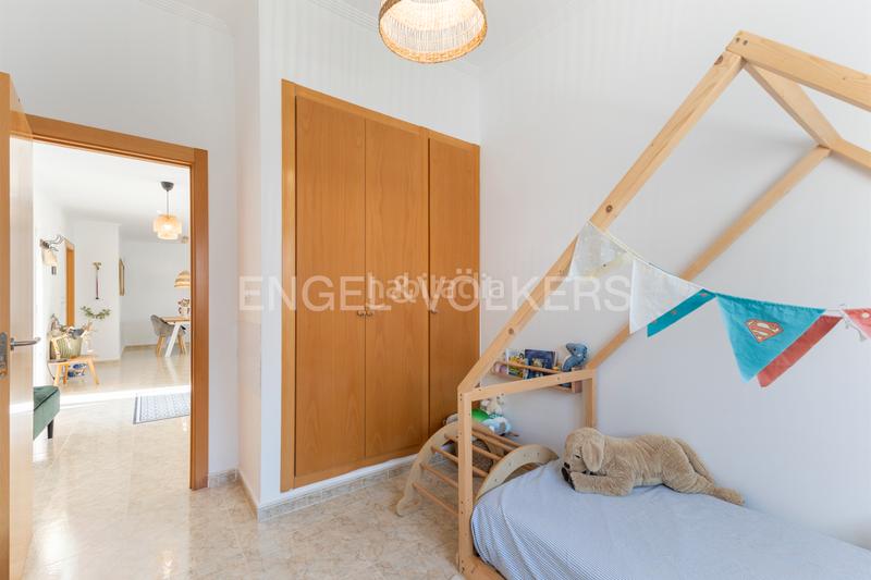 Foto aab696da-f3d7-4e96-b4c0-89dc04d0803e. Casa moderno unifamiliar con piscina en Olocau