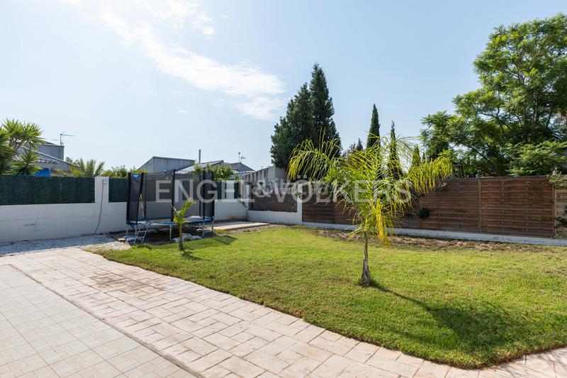 Foto bce006d8-9cbd-469a-8bfa-0005acda46af. Casa moderno unifamiliar con piscina en Olocau