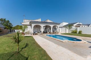 Maison à Olocau. Moderno  unifamiliar con piscina en olocau