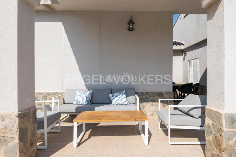 Foto cfb4ce32-4abd-4d76-94d8-e010f7b1d127. Casa moderno unifamiliar con piscina en Olocau