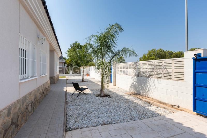 Foto ea647b13-f743-445f-b691-8a8ec033a31f. Casa moderno unifamiliar con piscina en Olocau