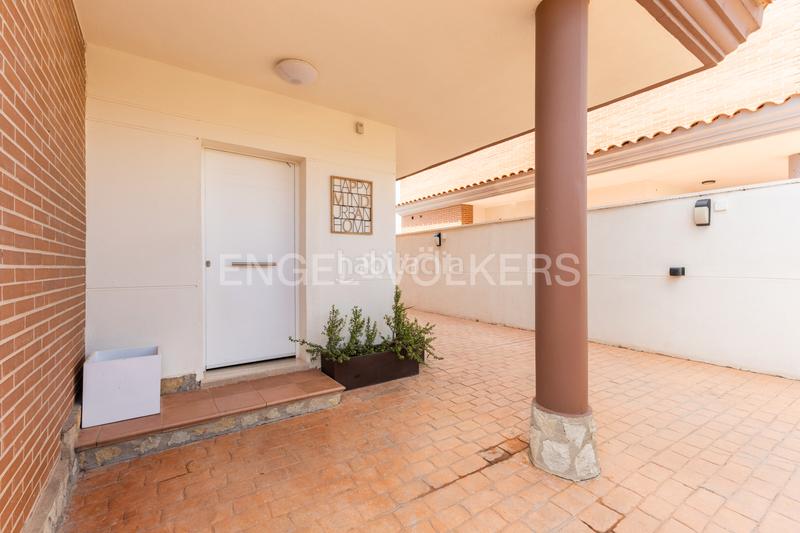 Foto 10f9c3d5-c6c8-483a-bc95-85e2cfd3f2da. Casa moderno y luminoso unifamiliar en san antonio de benageber en San Antonio de Benagéber