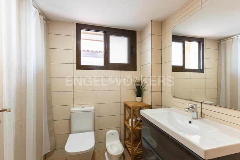 Foto aa1672d0-8982-4d94-a431-76aed75c2aa0. Casa moderno y luminoso unifamiliar en san antonio de benageber en San Antonio de Benagéber