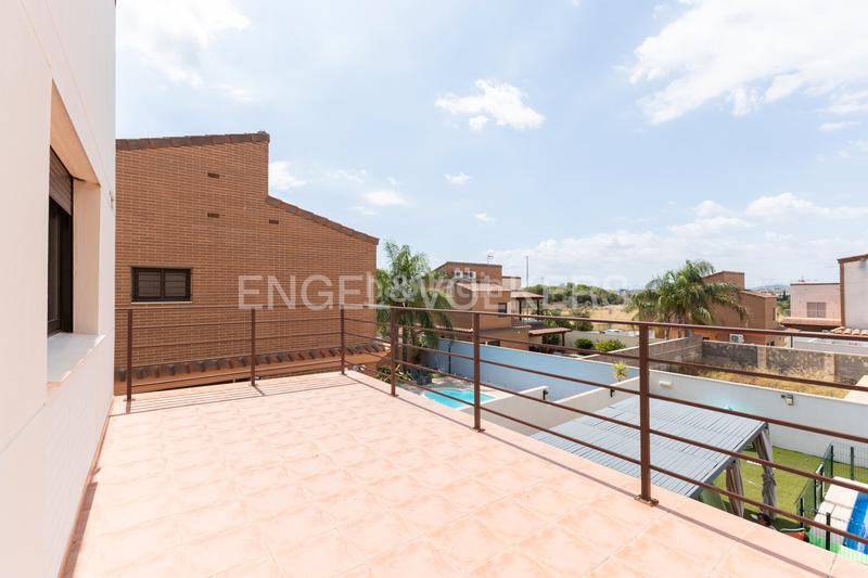 Foto d13e3335-8722-49f3-bb09-0ef4cd3fe41a. Casa moderno y luminoso unifamiliar en san antonio de benageber en San Antonio de Benagéber