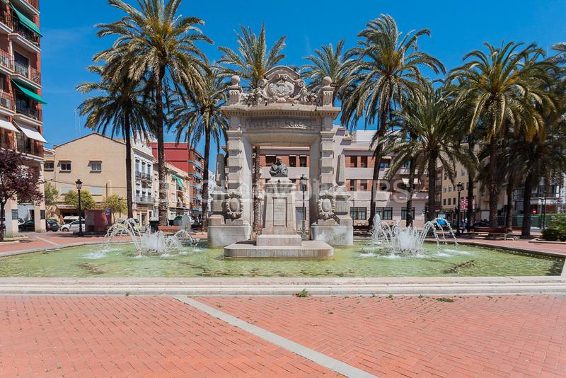 Foto b26d3f18-e90b-4704-a18a-4855ac577242. Casa amb calefacció a El Cabanyal-El Canyamelar Valencia