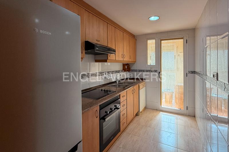 Foto 724c5830-626a-4ef1-9878-11fe9d31e314. Alquiler apartamento luminoso piso junto a blasco ibáñez en Valencia