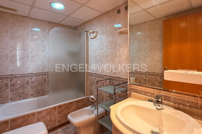 Foto b50cbb03-dccd-44f0-aa86-61705b8ab804. Alquiler apartamento luminoso piso junto a blasco ibáñez en Valencia