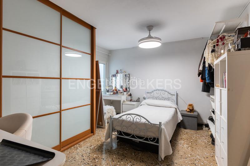 Foto 0e181b89-1b74-4bf1-9684-b009c9a406af. Apartamento piso con 3 terraza y 5 habitaciones en monteolivete en Valencia