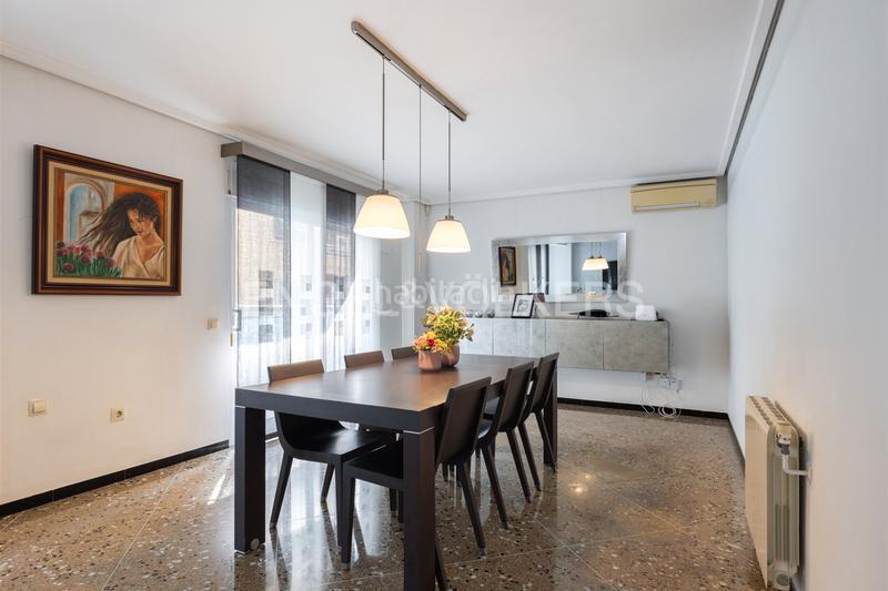 Foto 1bbf94fc-5b41-45c2-80ce-81299de5f743. Apartamento piso con 3 terraza y 5 habitaciones en monteolivete en Valencia