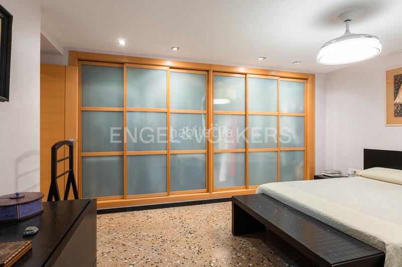 Foto 3933048a-761b-4c63-9af9-056e90a4891b. Apartamento piso con 3 terraza y 5 habitaciones en monteolivete en Valencia