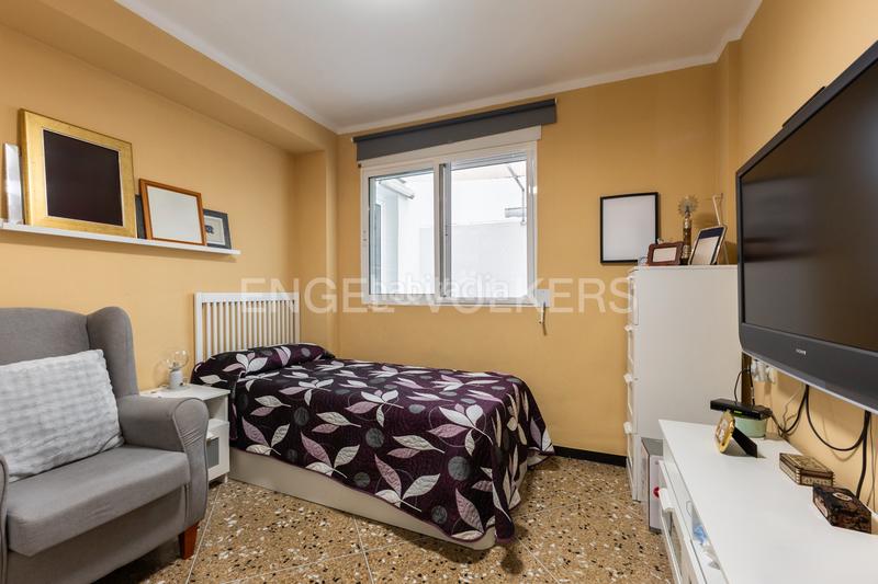 Foto 40be74b0-ce7f-483d-899c-e883c80d8b59. Apartamento piso con 3 terraza y 5 habitaciones en monteolivete en Valencia