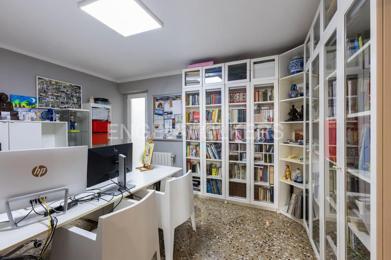 Foto 4e343369-7d33-402c-8bf8-b48d9cf33705. Apartamento piso con 3 terraza y 5 habitaciones en monteolivete en Valencia